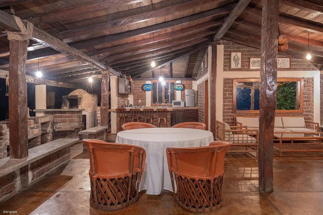 Interior de la terraza de noche